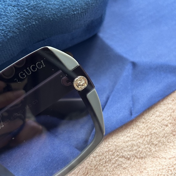 Gucci Grey Square Frame Sunglasses - Picture 3 of 8